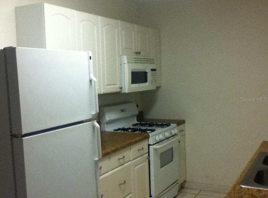 Image 9 of 37 For 486 Oak Street