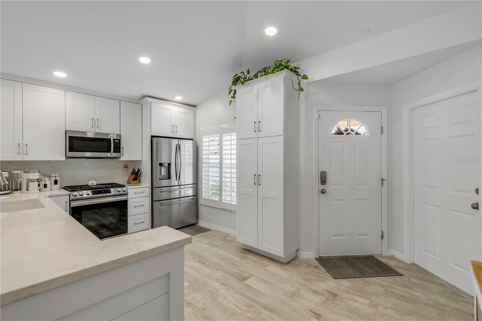 Image 14 of 74 For 814 Maralyn Avenue