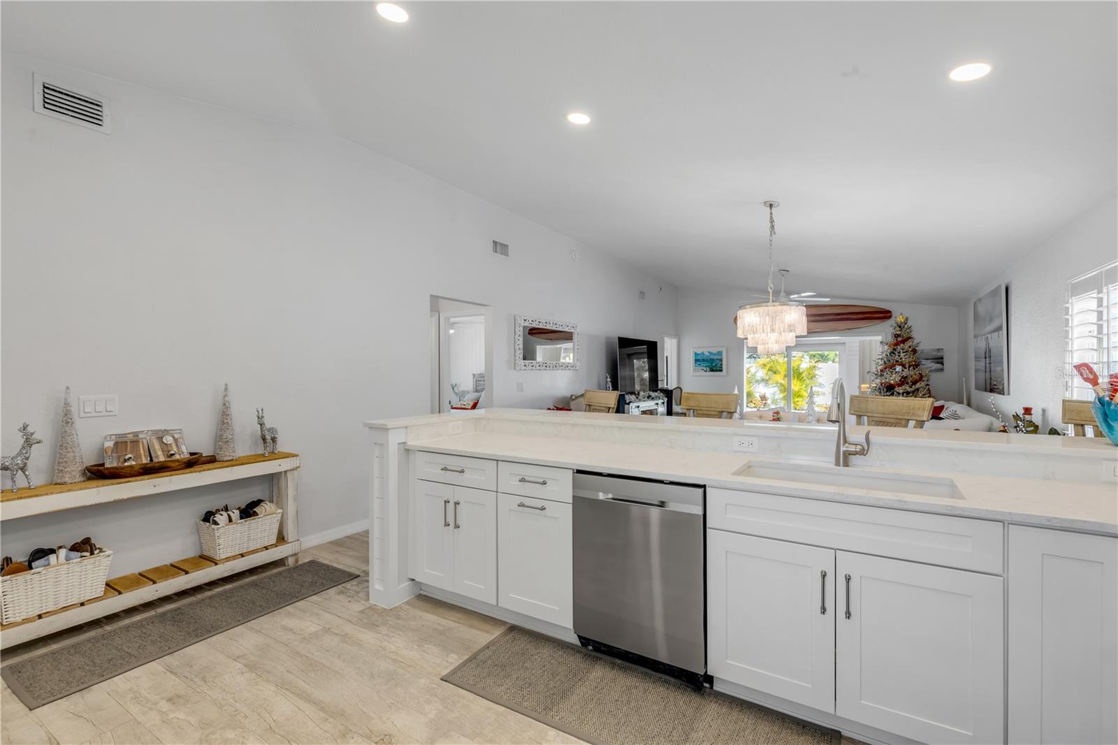 Image 19 of 74 For 814 Maralyn Avenue