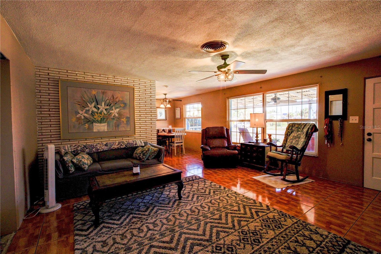 Image 8 of 36 For 116 Silver Circle