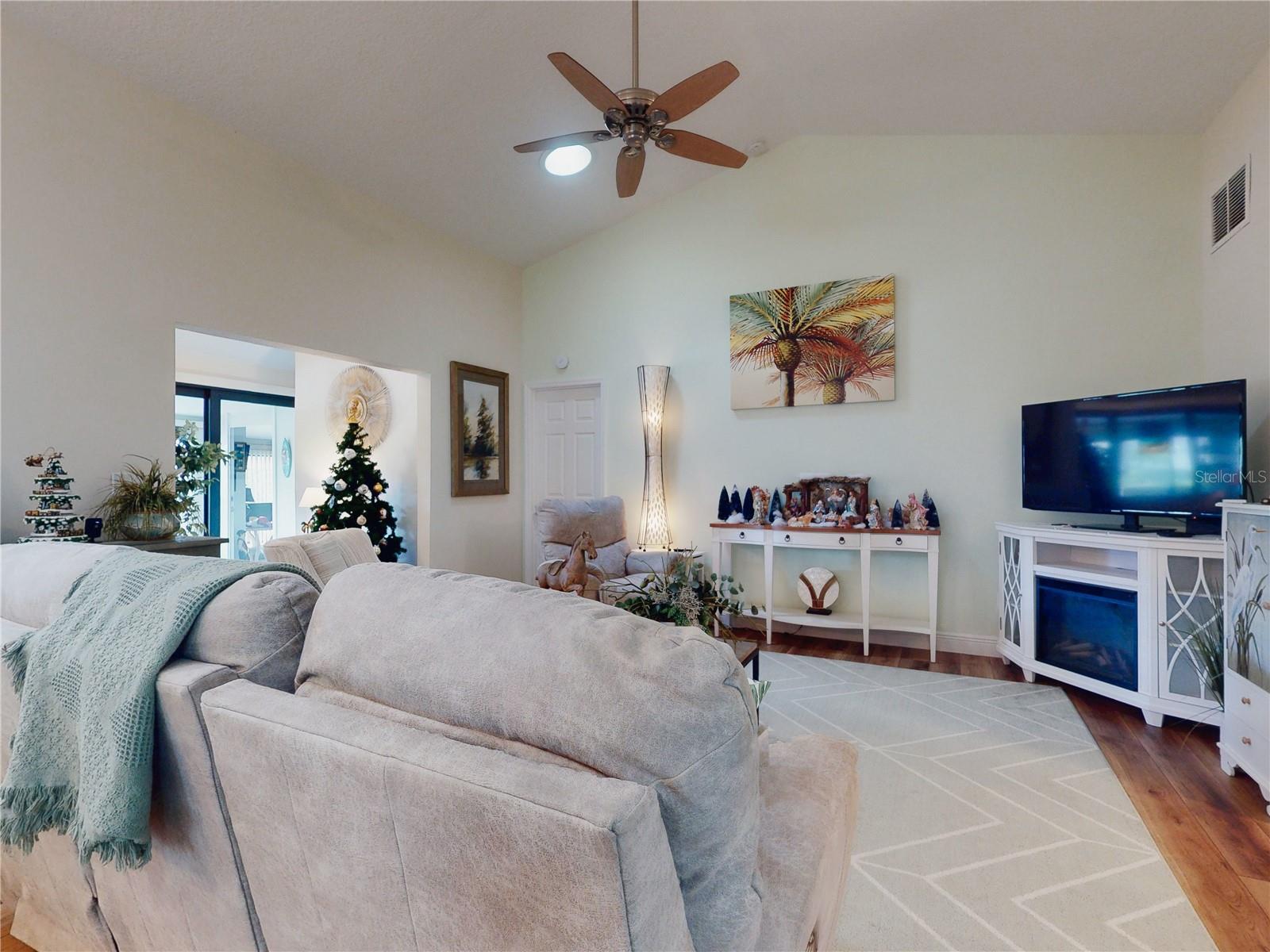 Image 10 of 60 For 737 Pine Shores Circle