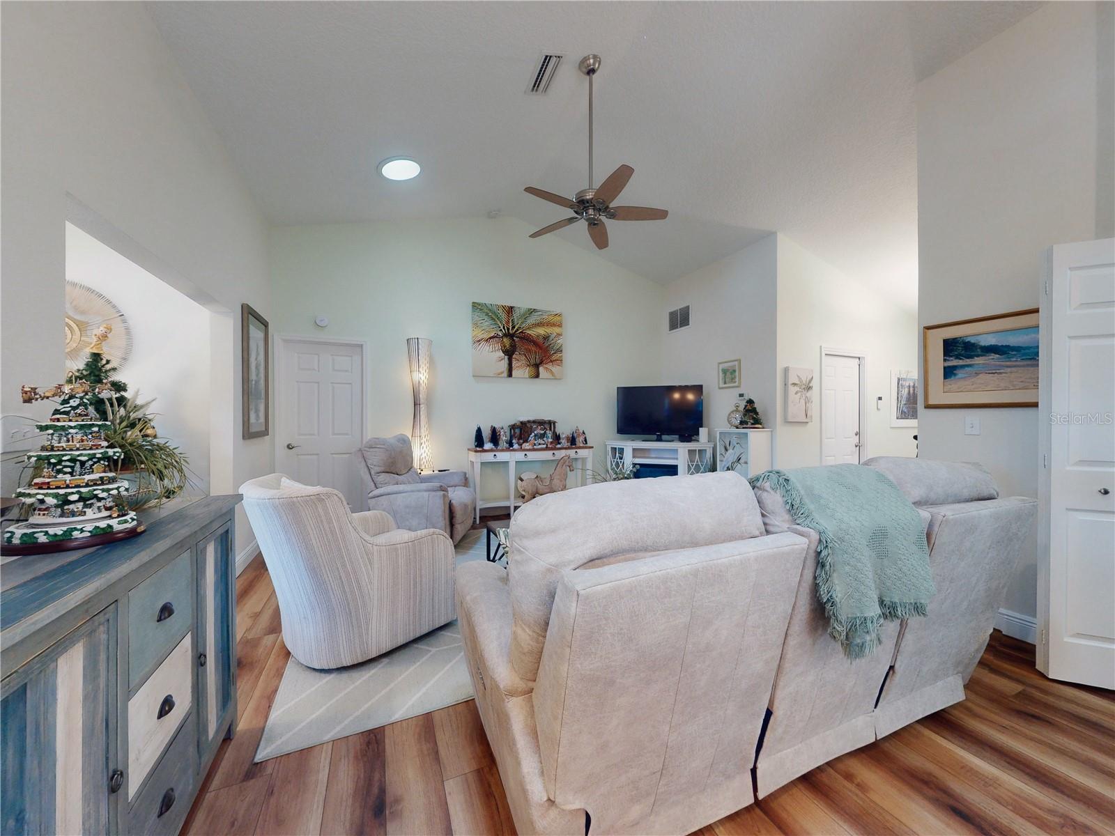 Image 11 of 60 For 737 Pine Shores Circle