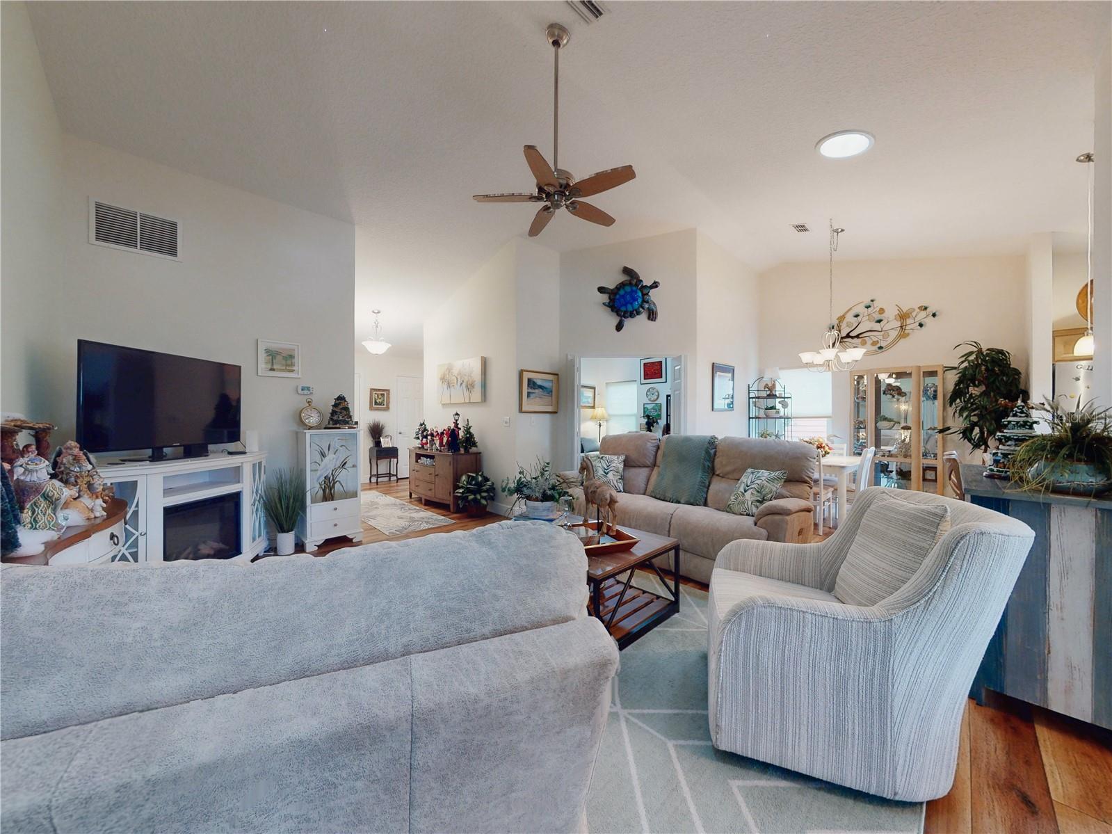 Image 14 of 60 For 737 Pine Shores Circle