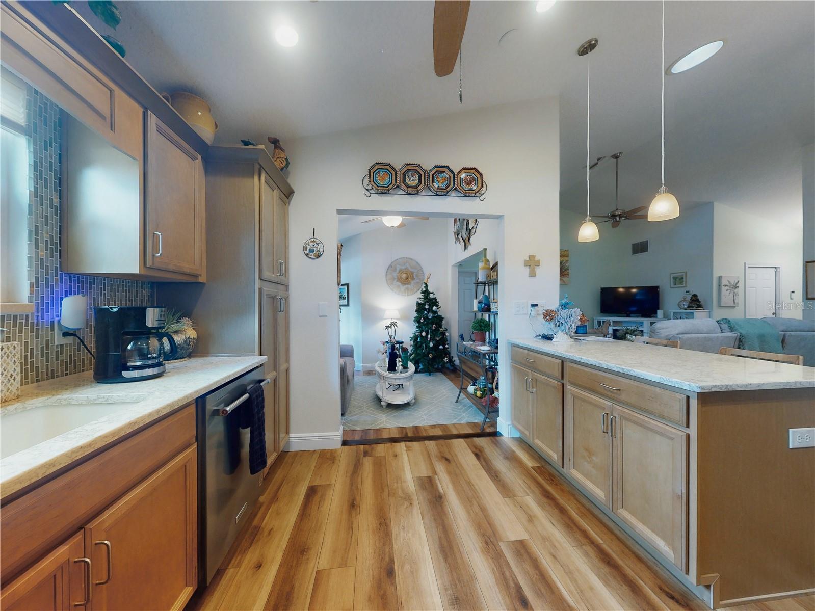 Image 27 of 60 For 737 Pine Shores Circle