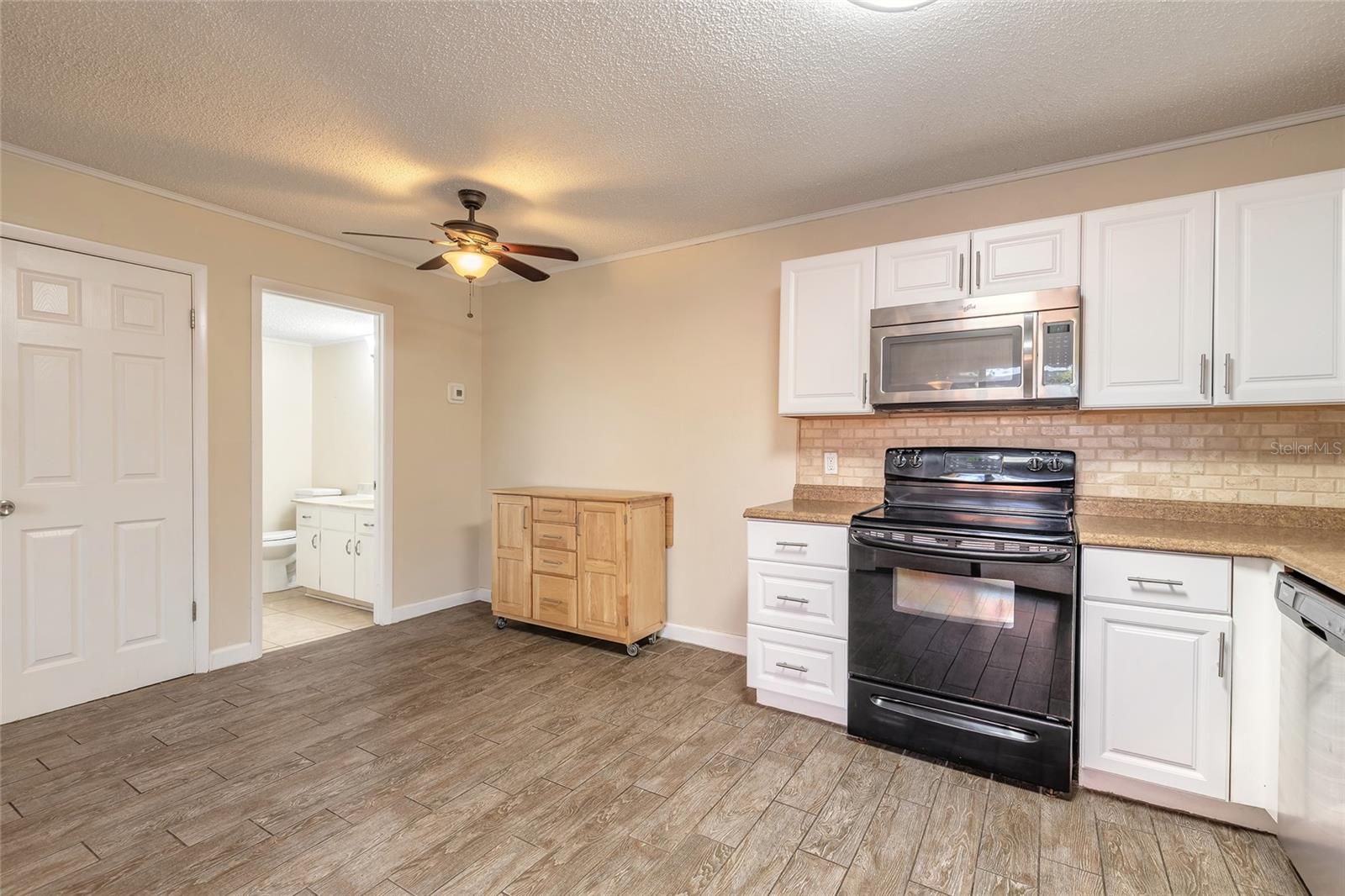 Image 23 of 37 For 3824 Saxon Drive