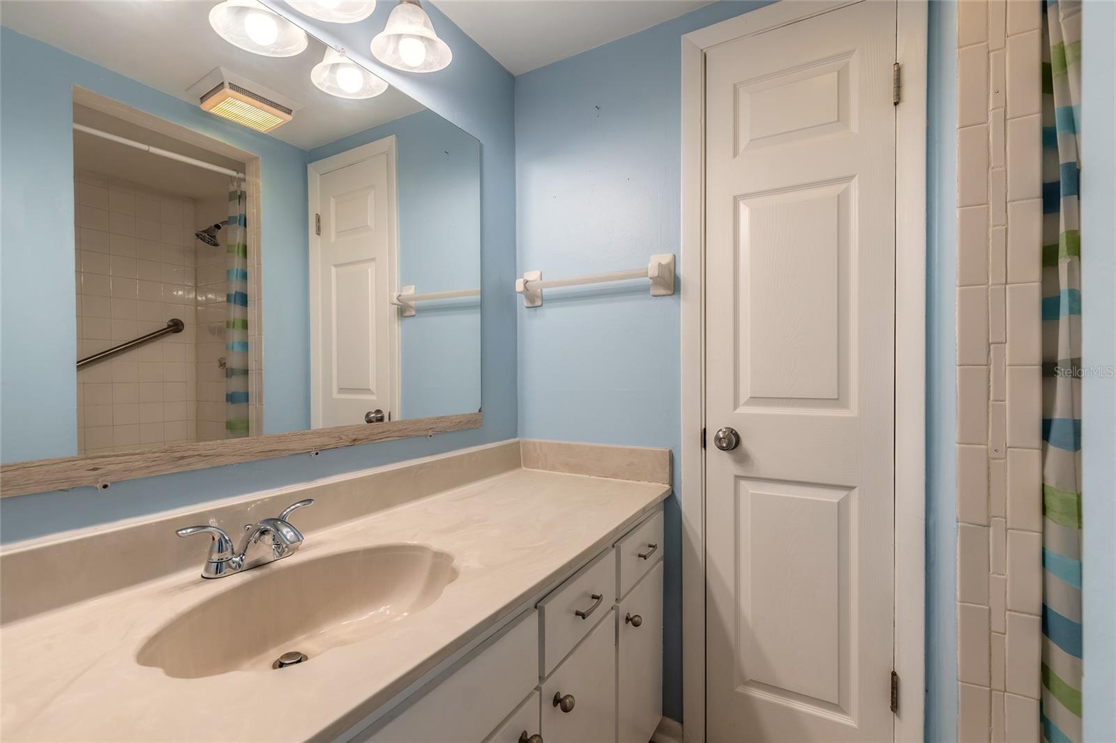 Image 8 of 37 For 3824 Saxon Drive