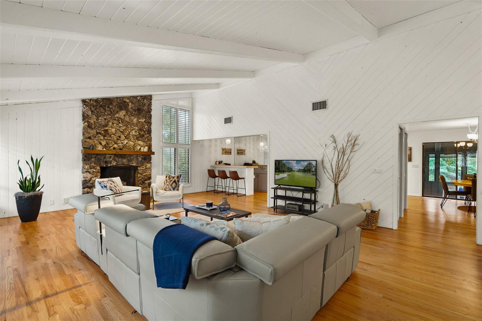 Image 10 of 81 For 315 Sweet Bay Avenue