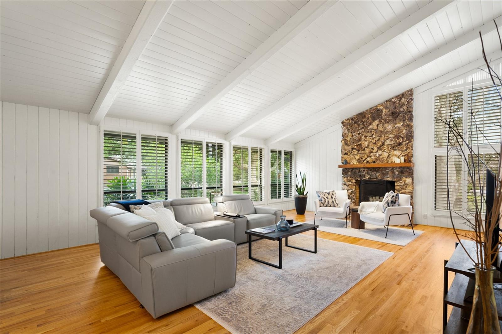 Image 12 of 81 For 315 Sweet Bay Avenue