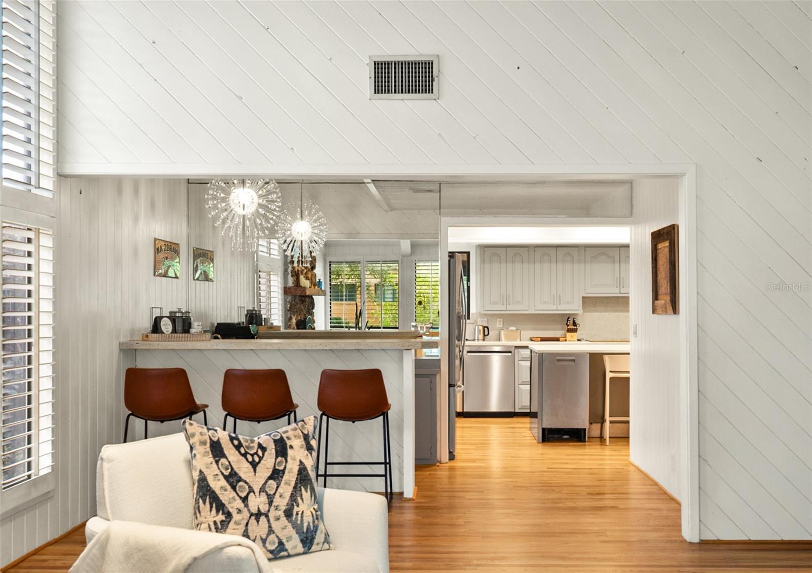 Image 13 of 81 For 315 Sweet Bay Avenue