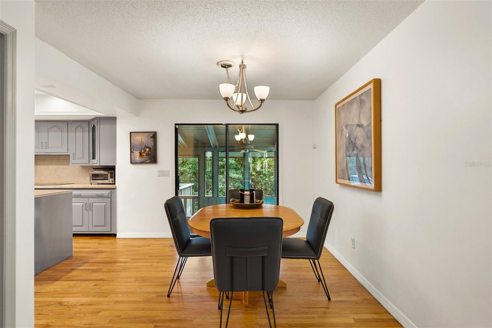 Image 15 of 81 For 315 Sweet Bay Avenue