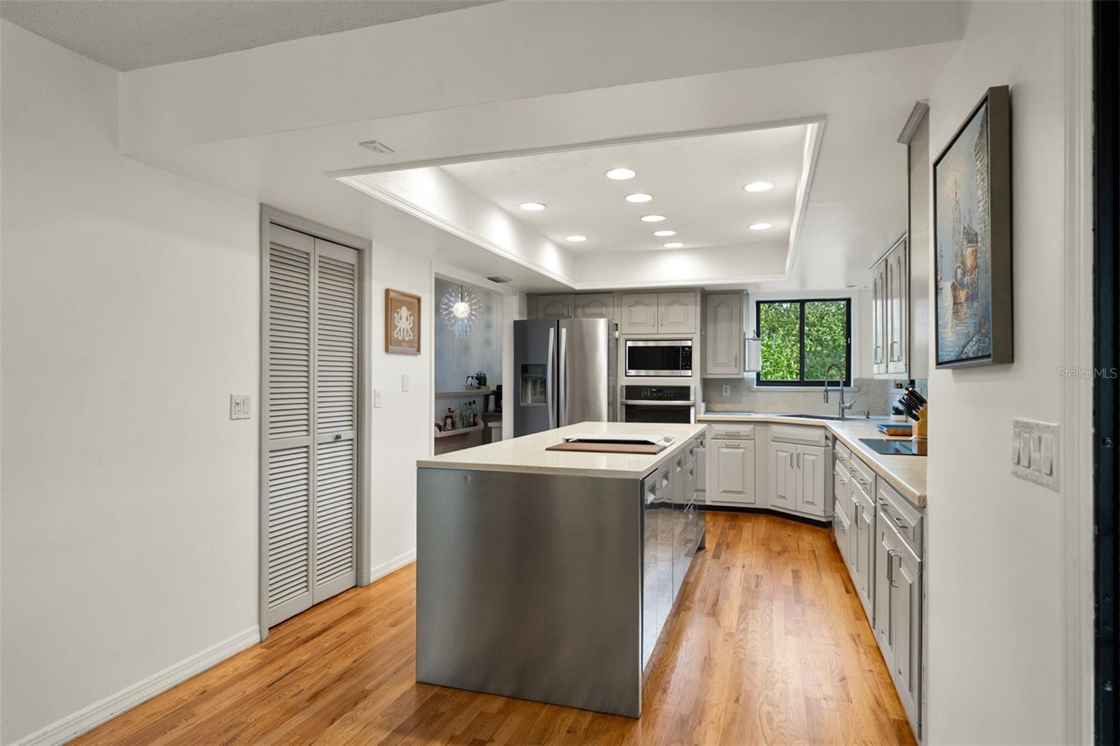 Image 18 of 81 For 315 Sweet Bay Avenue