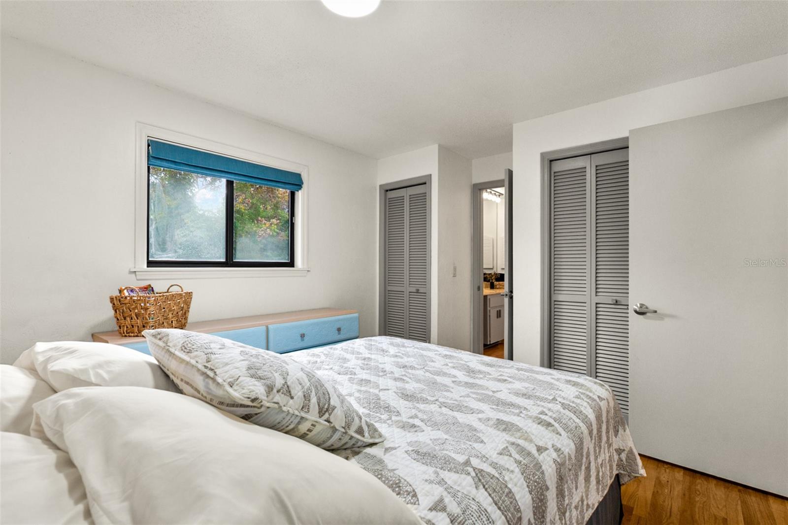 Image 26 of 81 For 315 Sweet Bay Avenue