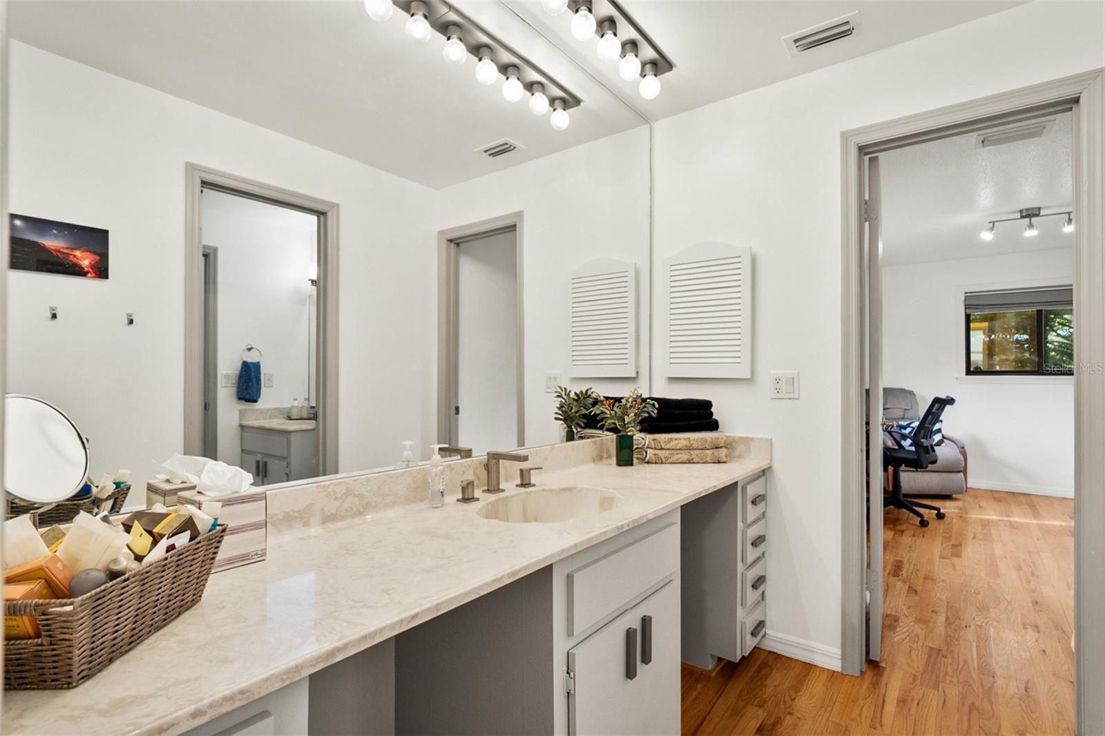 Image 29 of 81 For 315 Sweet Bay Avenue