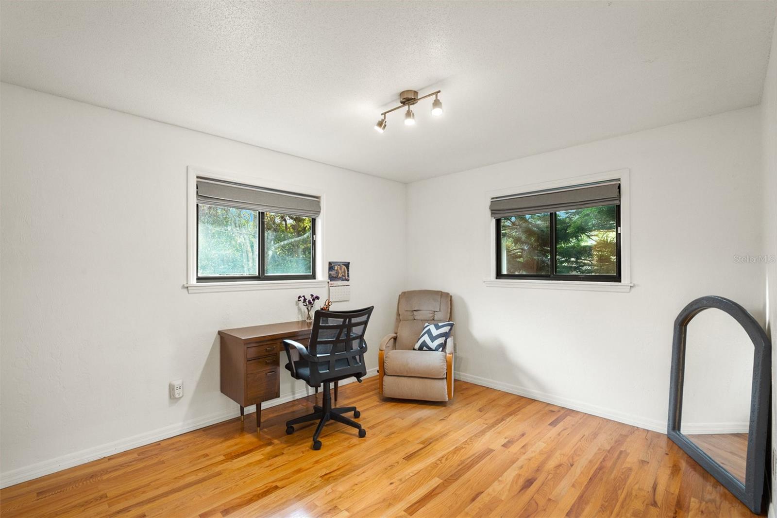 Image 31 of 81 For 315 Sweet Bay Avenue