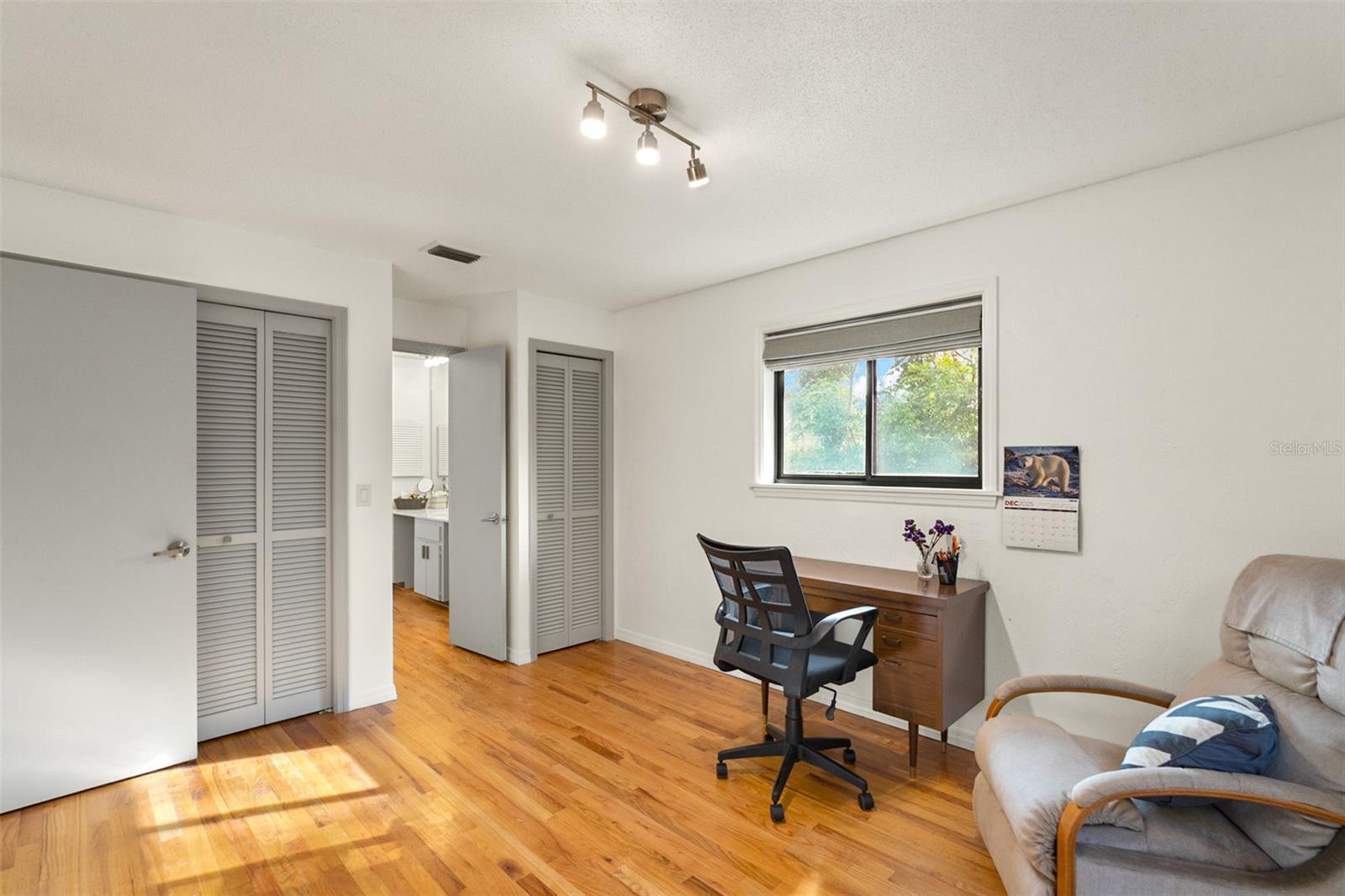 Image 32 of 81 For 315 Sweet Bay Avenue