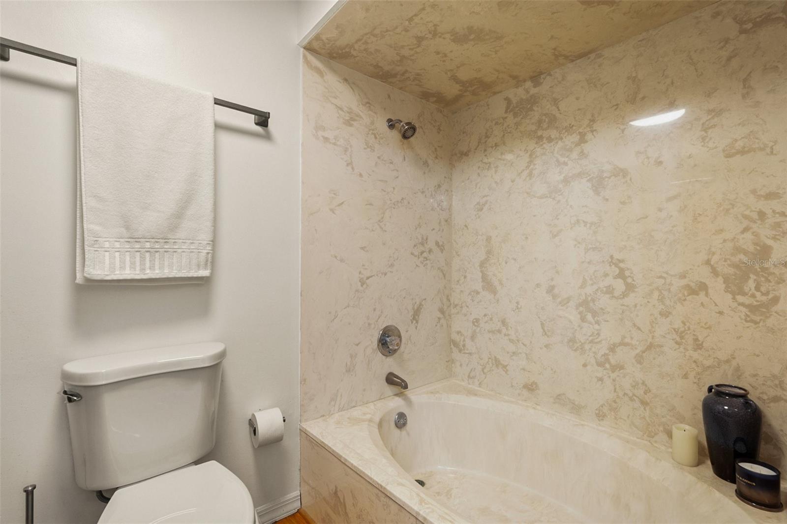 Image 38 of 81 For 315 Sweet Bay Avenue