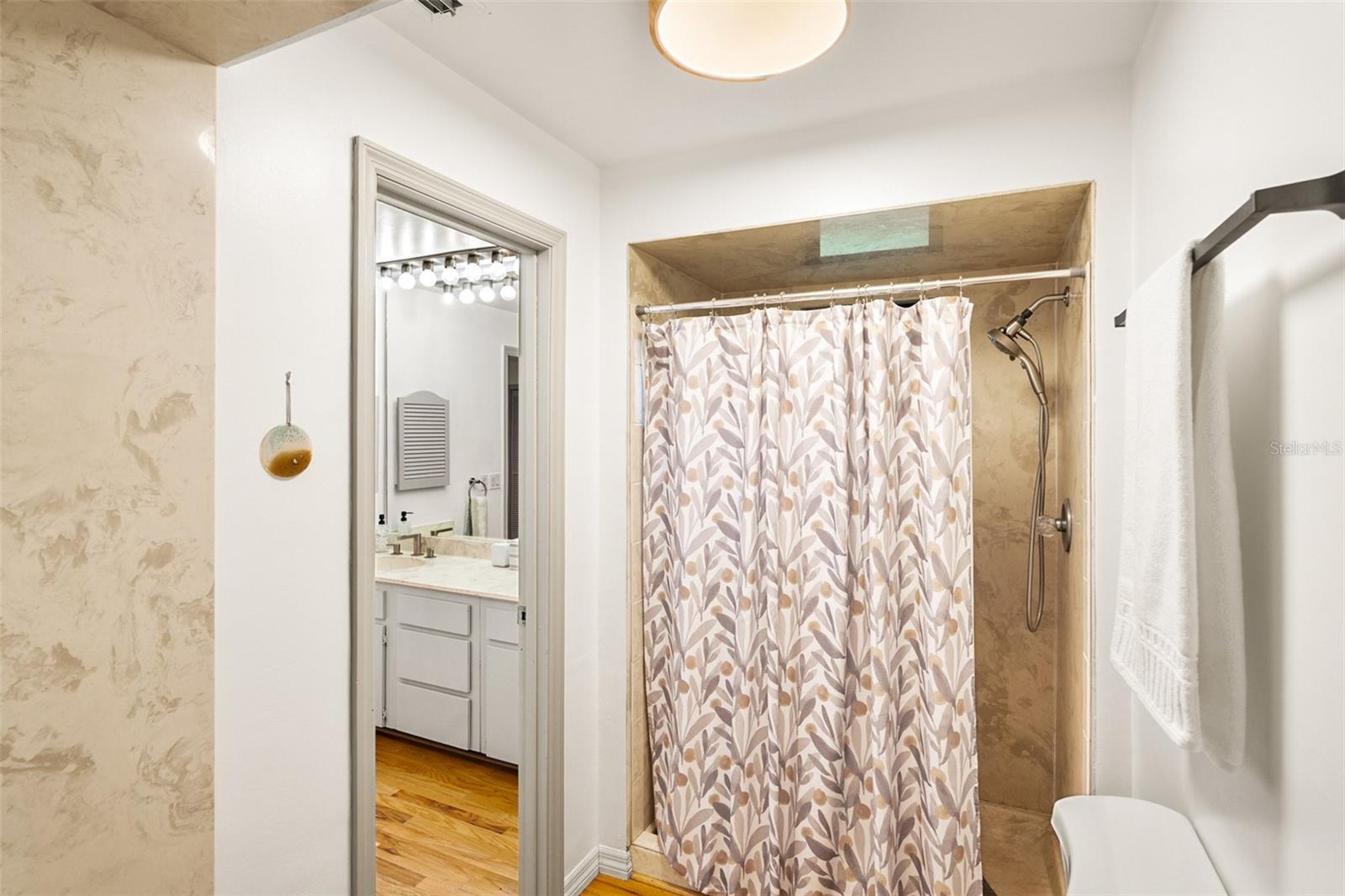 Image 39 of 81 For 315 Sweet Bay Avenue