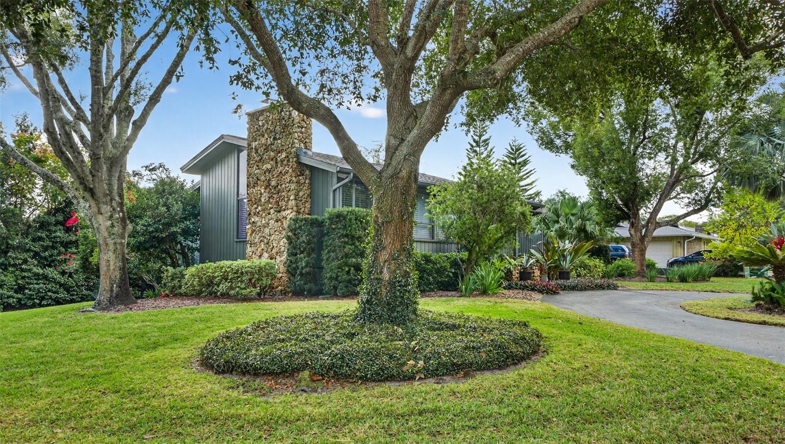 Image 5 of 81 For 315 Sweet Bay Avenue