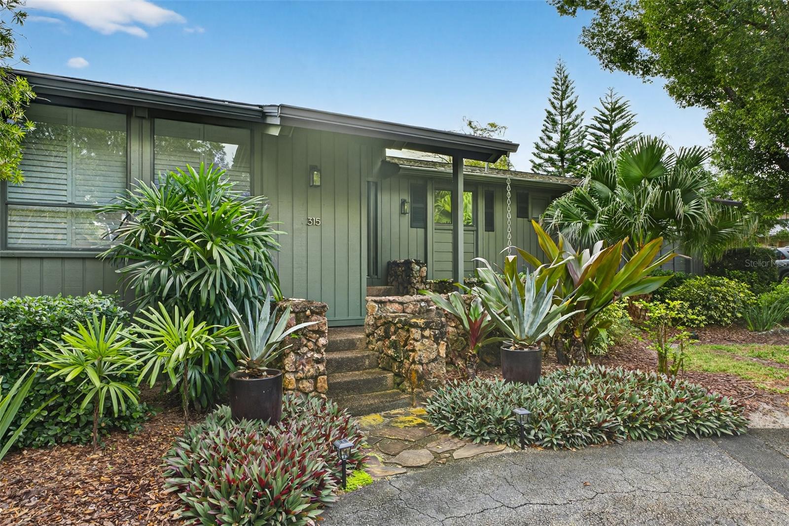 Image 6 of 81 For 315 Sweet Bay Avenue