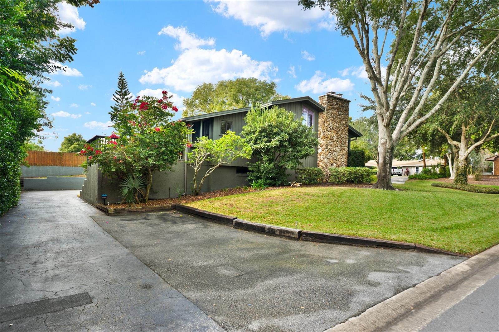 Image 70 of 81 For 315 Sweet Bay Avenue