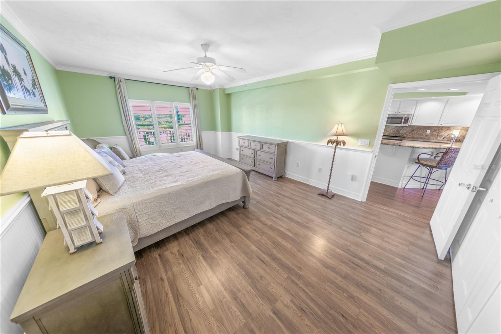 Image 36 of 70 For 4767 Atlantic Avenue 303