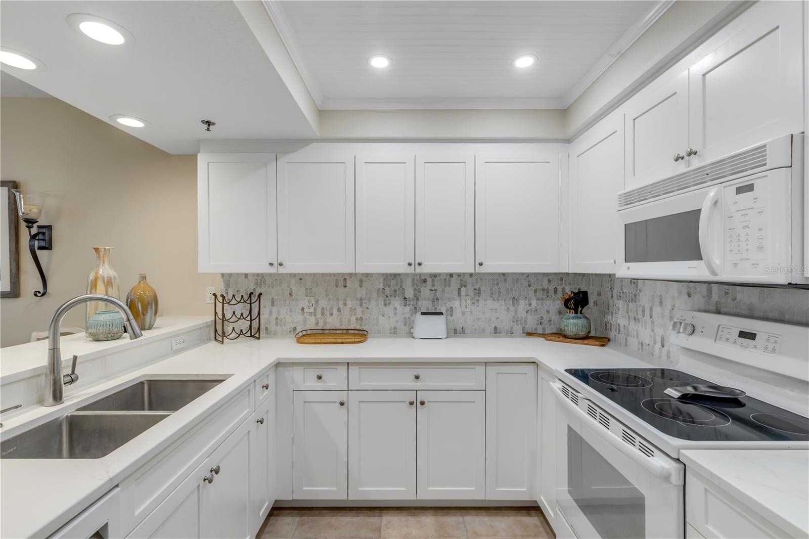 Image 11 of 46 For 5300 Atlantic Avenue 16-205