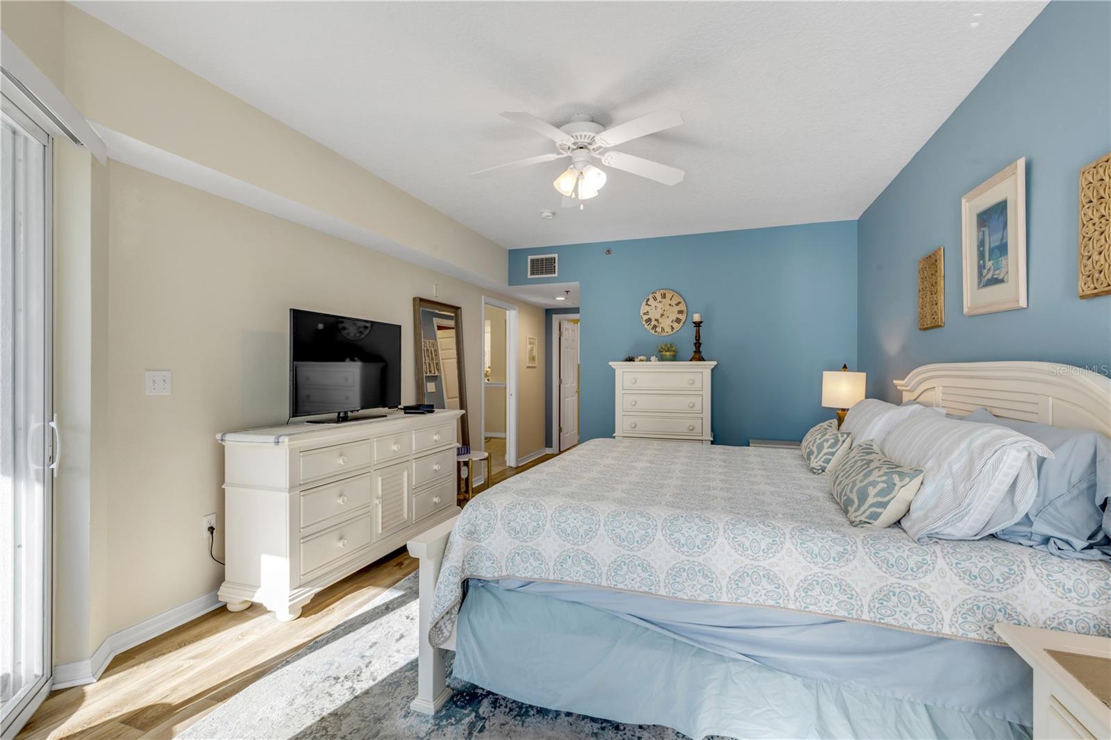 Image 23 of 46 For 5300 Atlantic Avenue 16-205