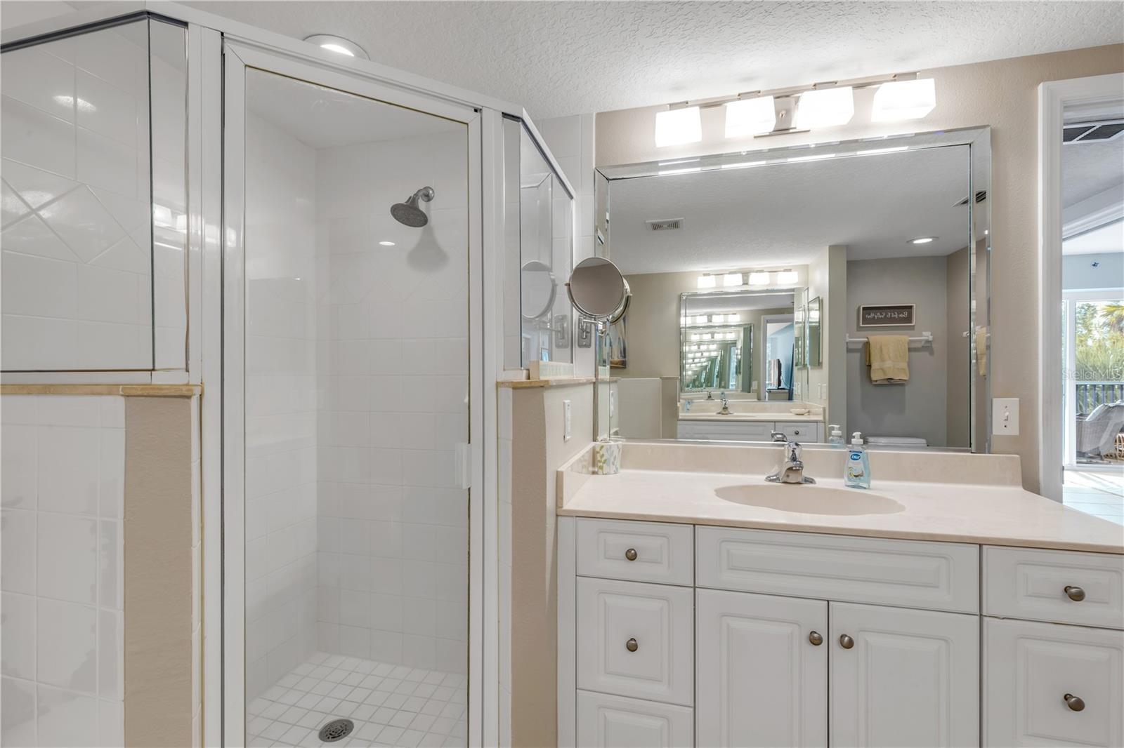 Image 29 of 46 For 5300 Atlantic Avenue 16-205