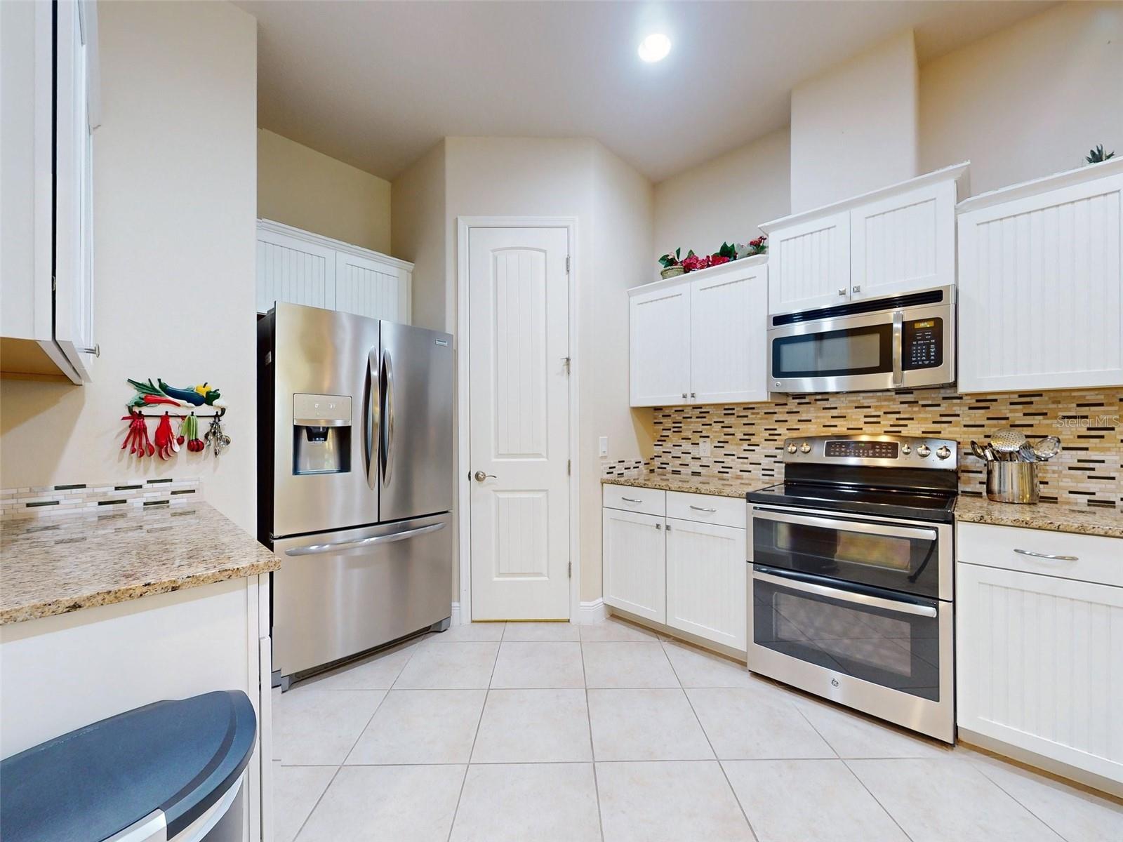 Image 10 of 53 For 3403 Torre Boulevard