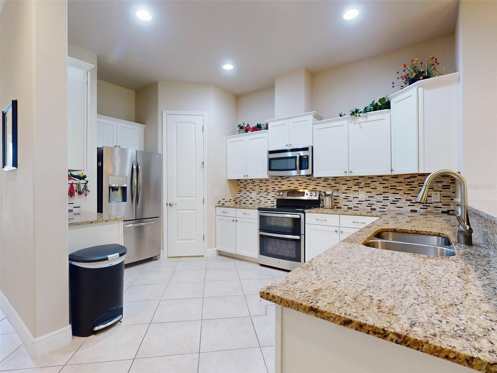 Image 15 of 53 For 3403 Torre Boulevard