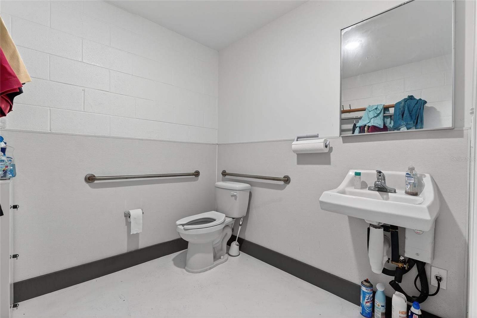 Image 10 of 40 For 601 Oak Street C & D