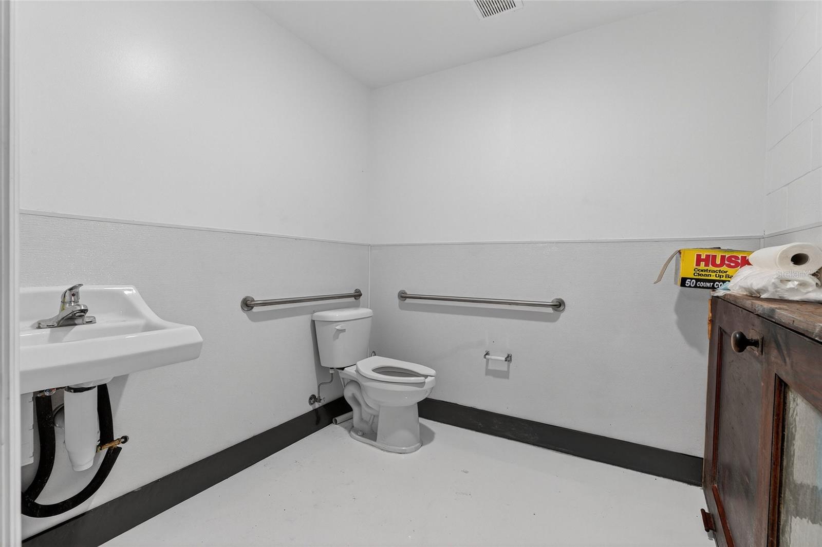 Image 11 of 40 For 601 Oak Street C & D