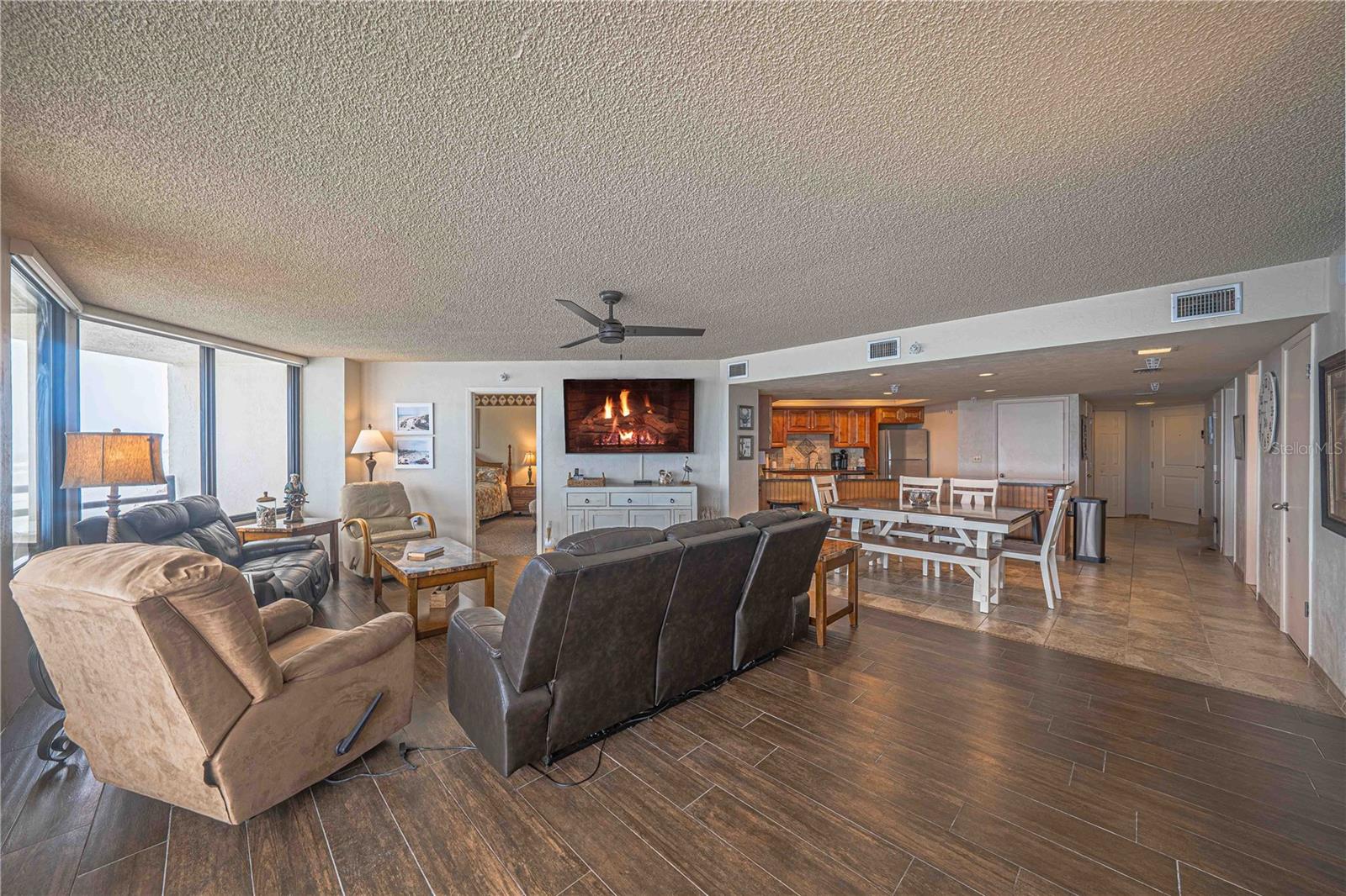 Image 4 of 27 For 3855 Atlantic Avenue 1004