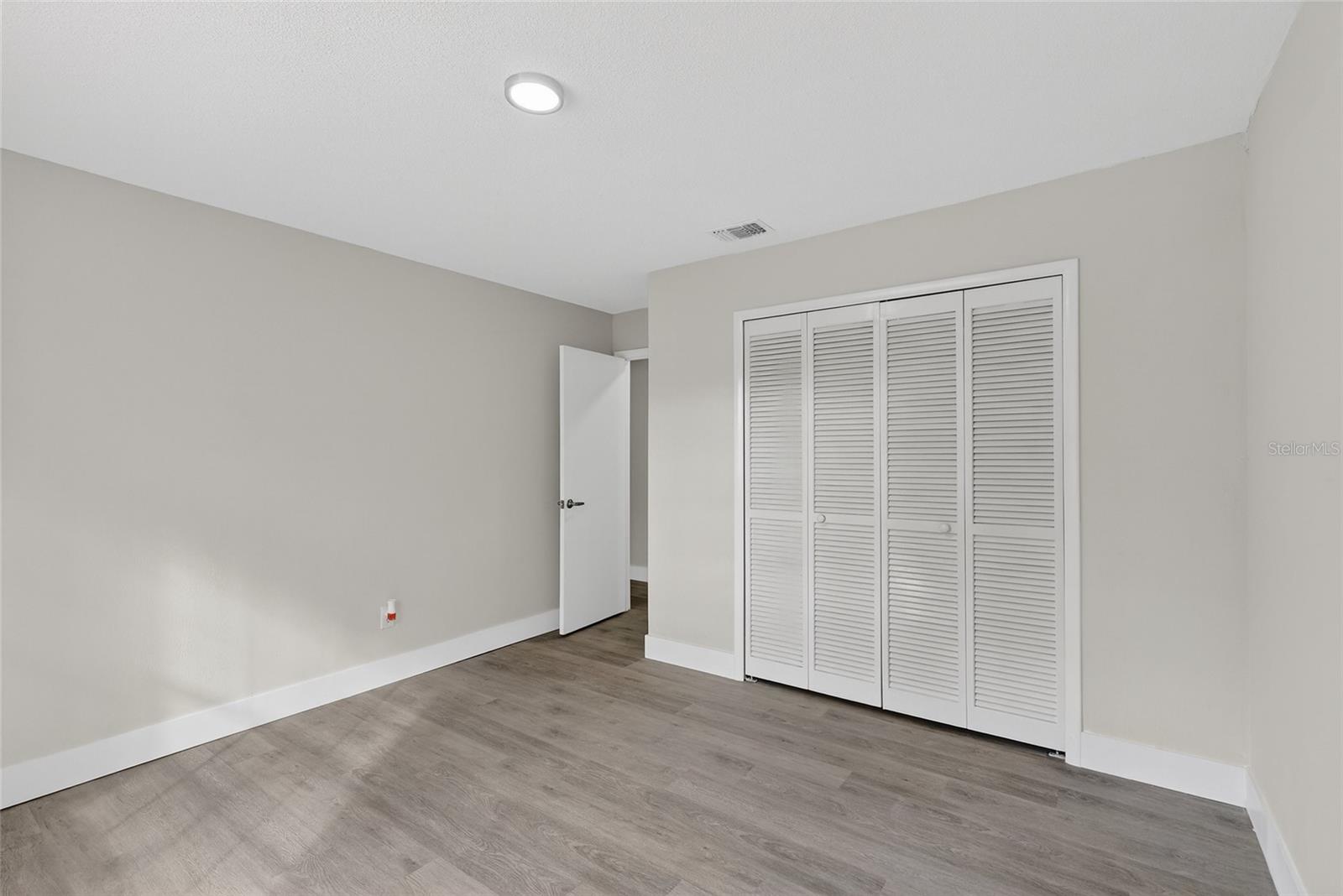 Image 10 of 49 For 310 Country Circle Drive W