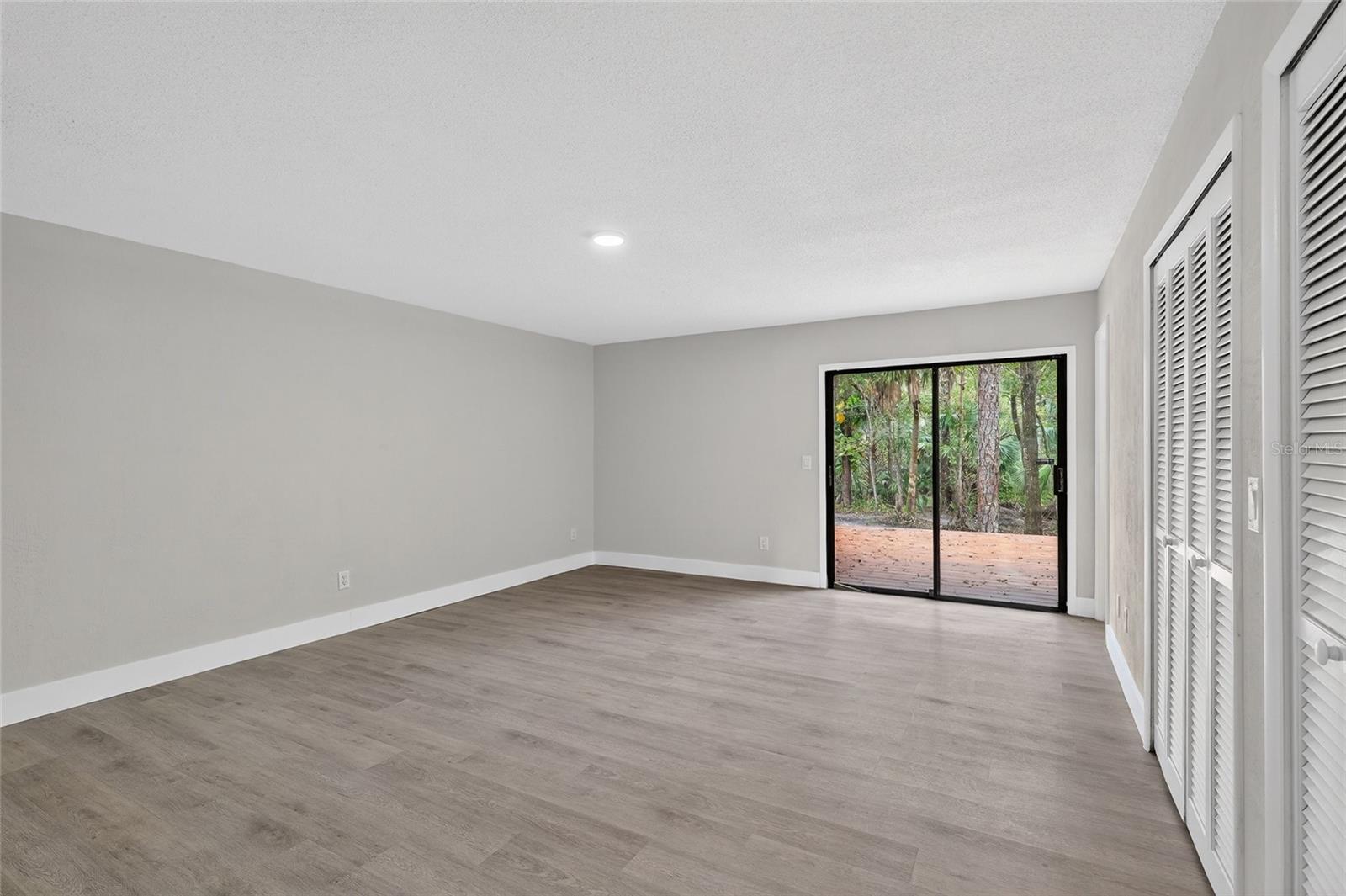 Image 12 of 49 For 310 Country Circle Drive W