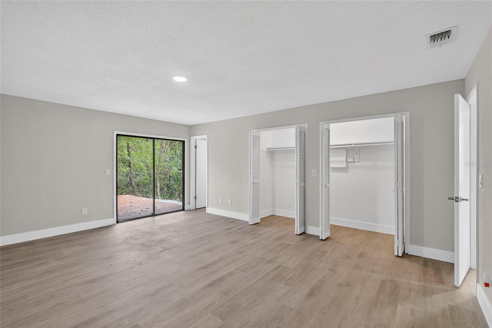 Image 14 of 49 For 310 Country Circle Drive W