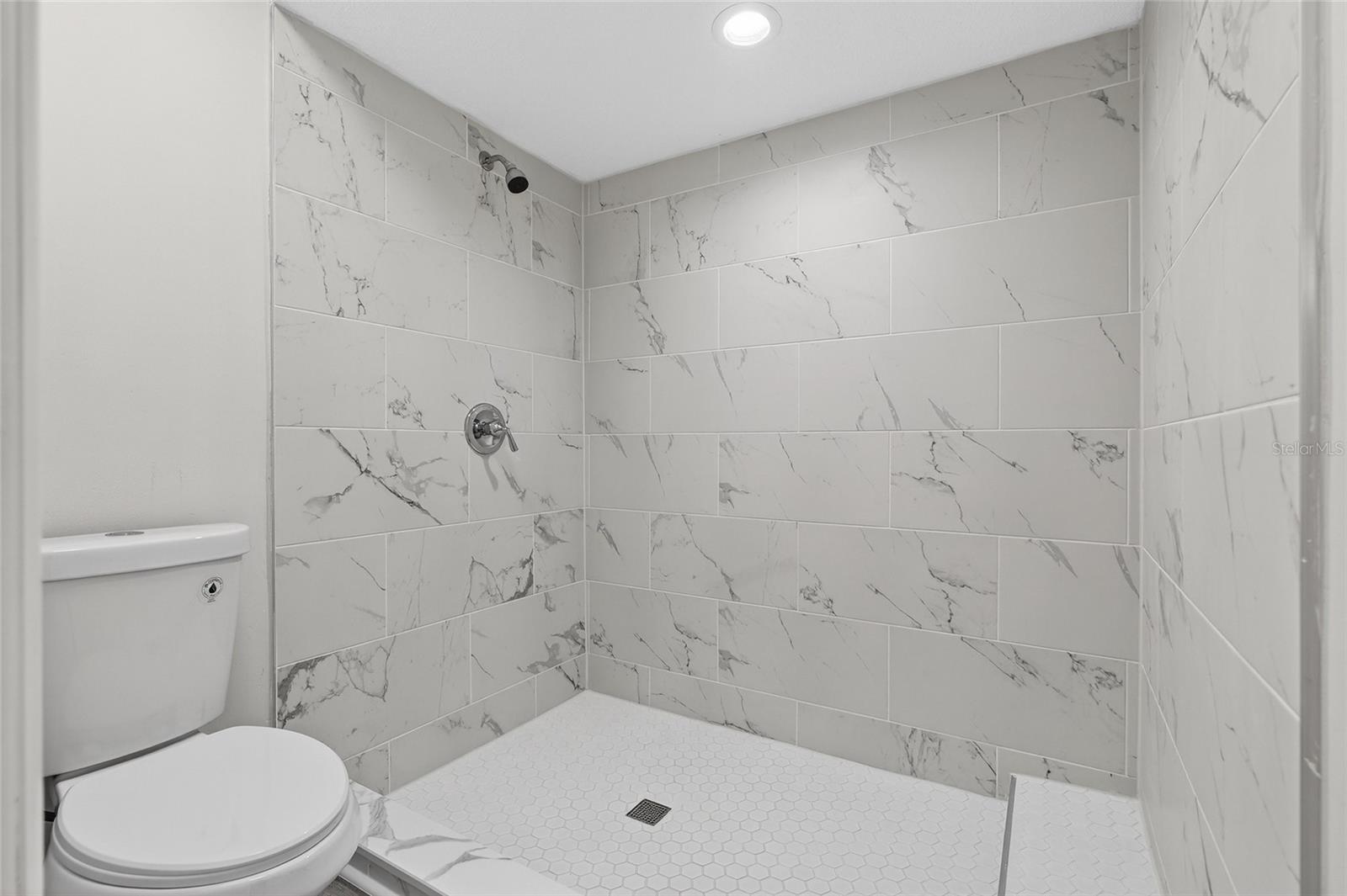 Image 18 of 49 For 310 Country Circle Drive W