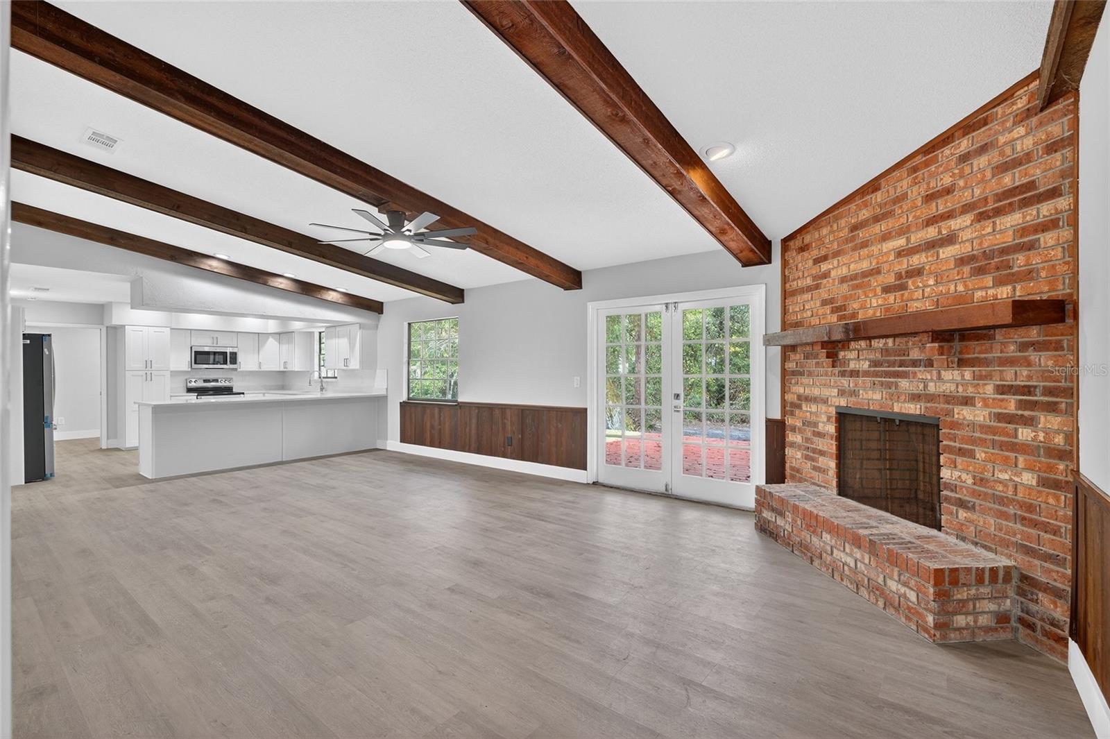 Image 20 of 49 For 310 Country Circle Drive W