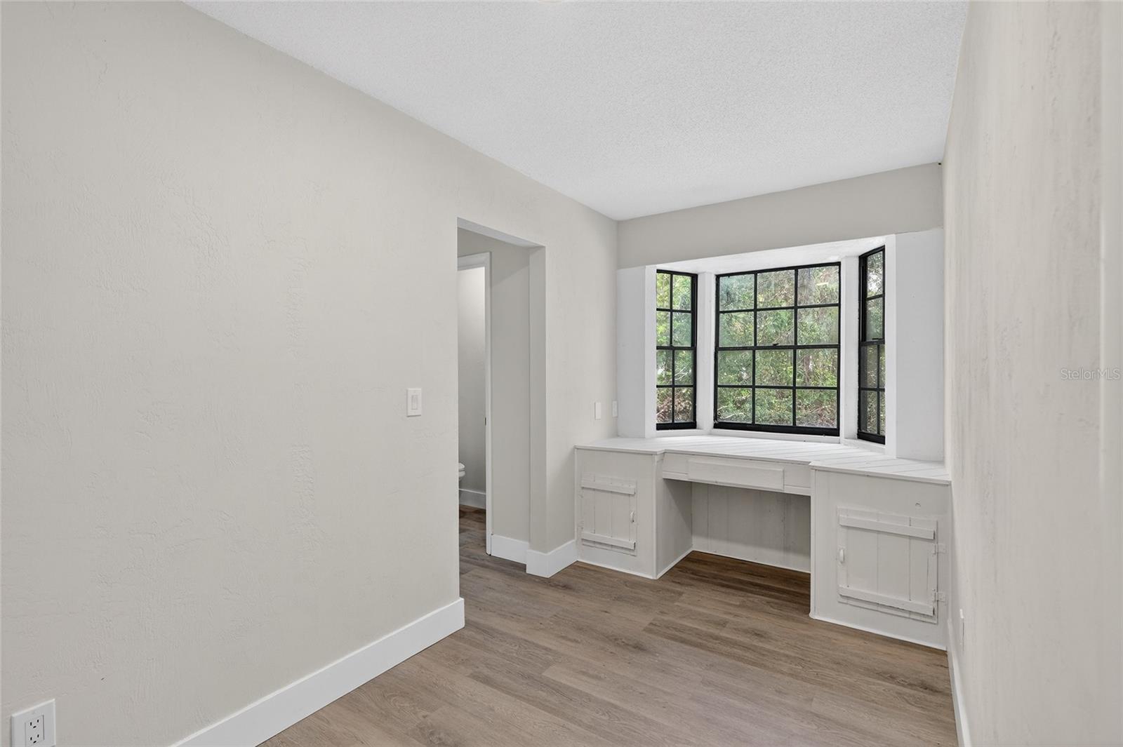 Image 30 of 49 For 310 Country Circle Drive W