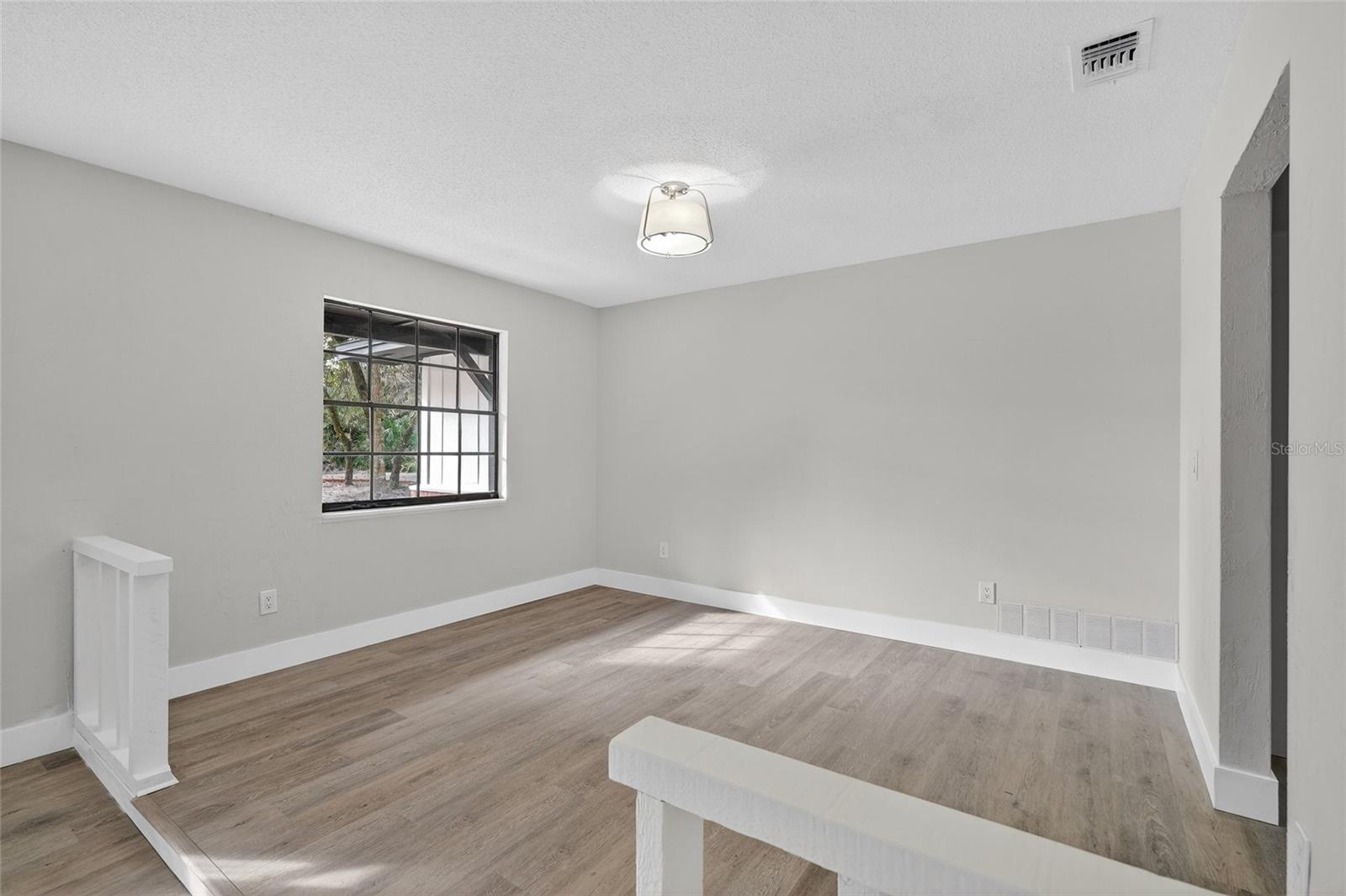 Image 5 of 49 For 310 Country Circle Drive W