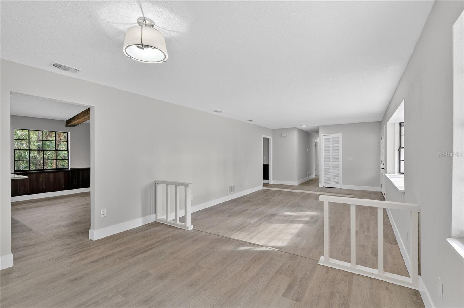 Image 6 of 49 For 310 Country Circle Drive W