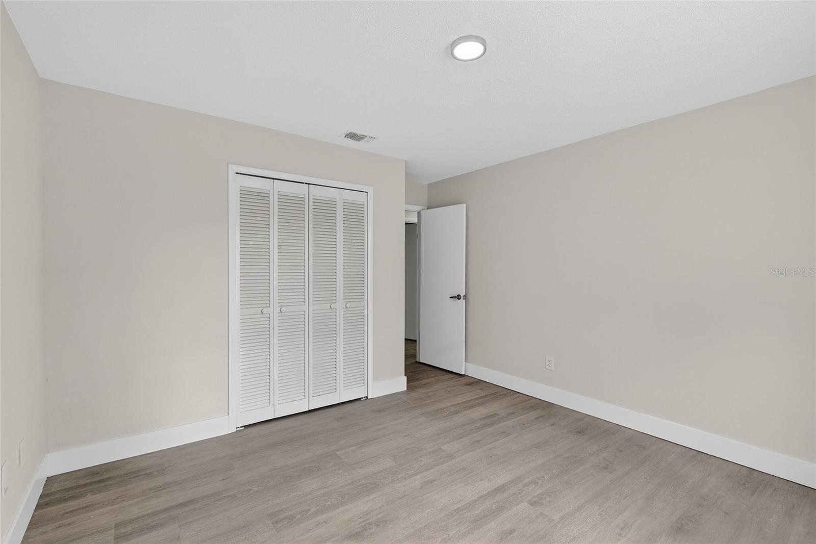 Image 8 of 49 For 310 Country Circle Drive W