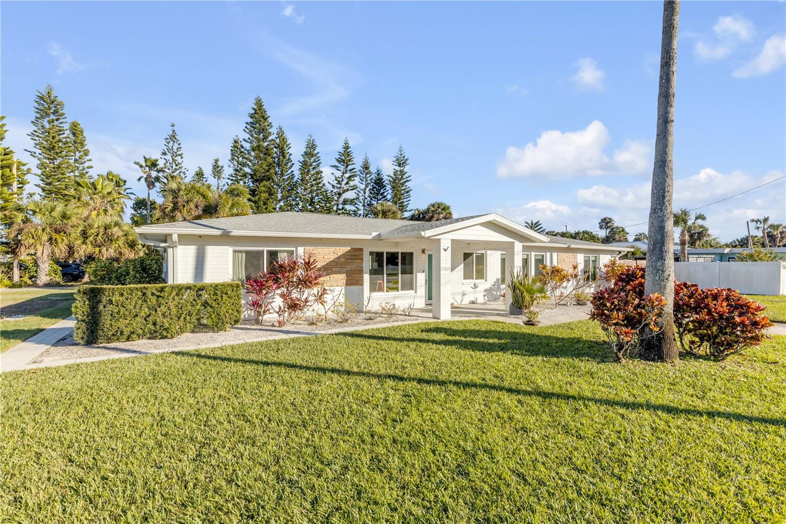 Image 2 of 76 For 905 Peninsula Avenue