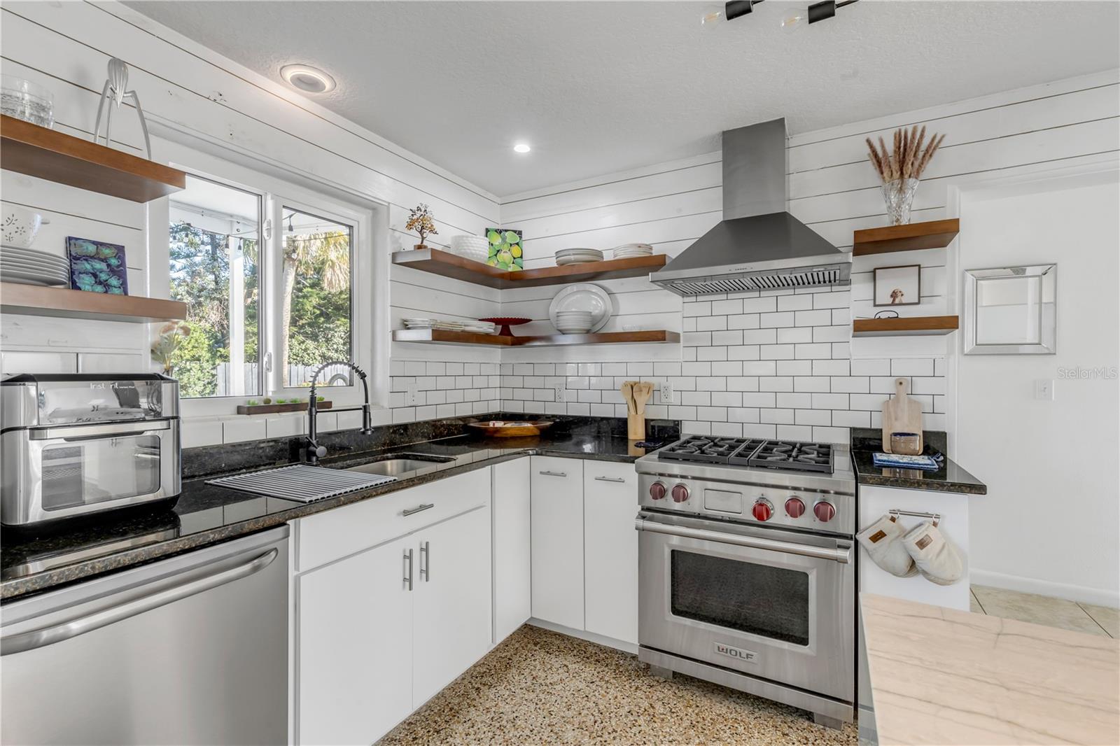 Image 21 of 76 For 905 Peninsula Avenue