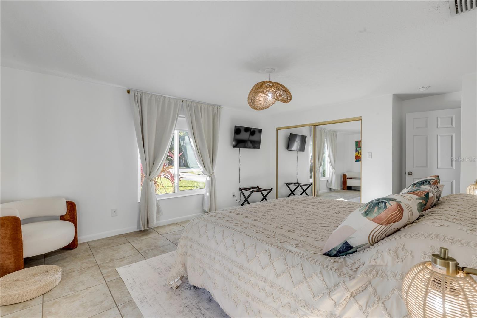 Image 30 of 76 For 905 Peninsula Avenue