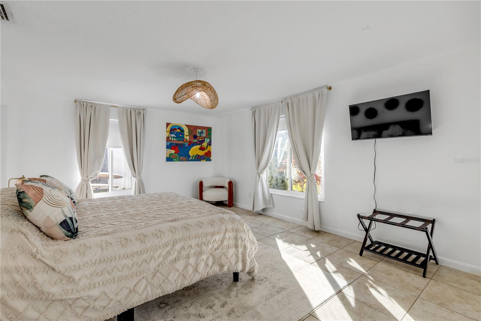 Image 32 of 76 For 905 Peninsula Avenue