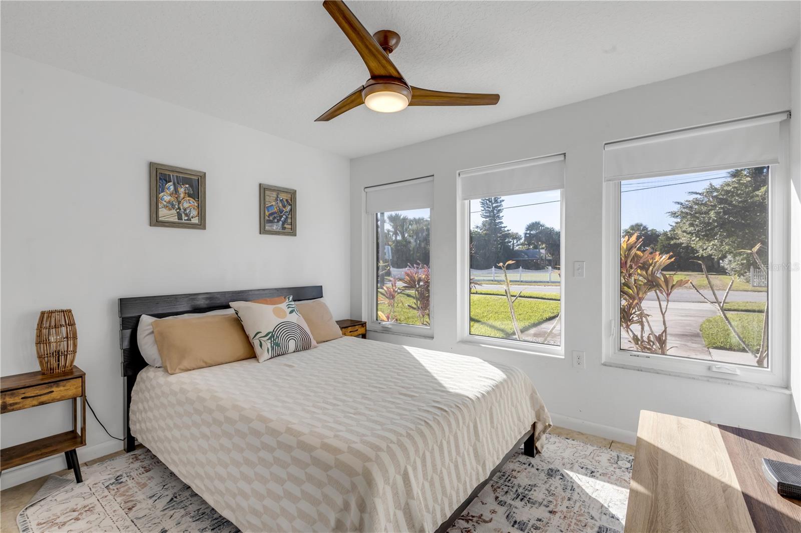 Image 33 of 76 For 905 Peninsula Avenue