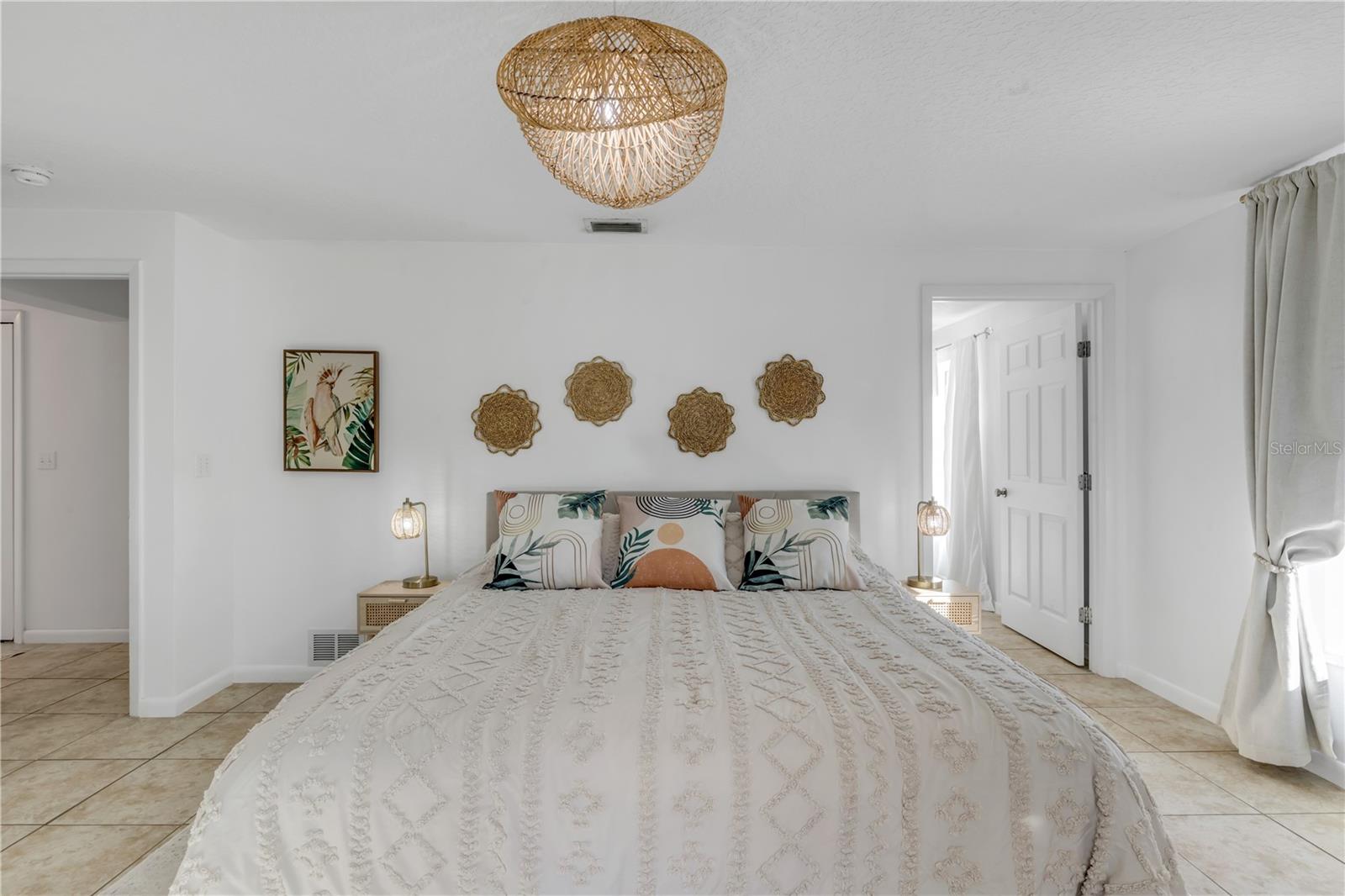 Image 34 of 76 For 905 Peninsula Avenue