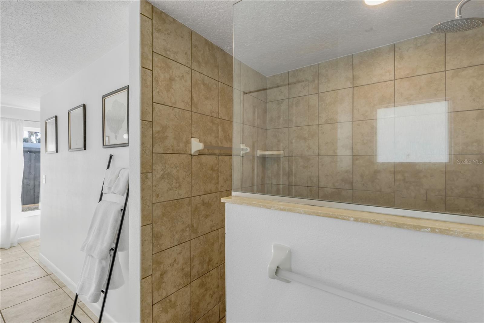 Image 39 of 76 For 905 Peninsula Avenue