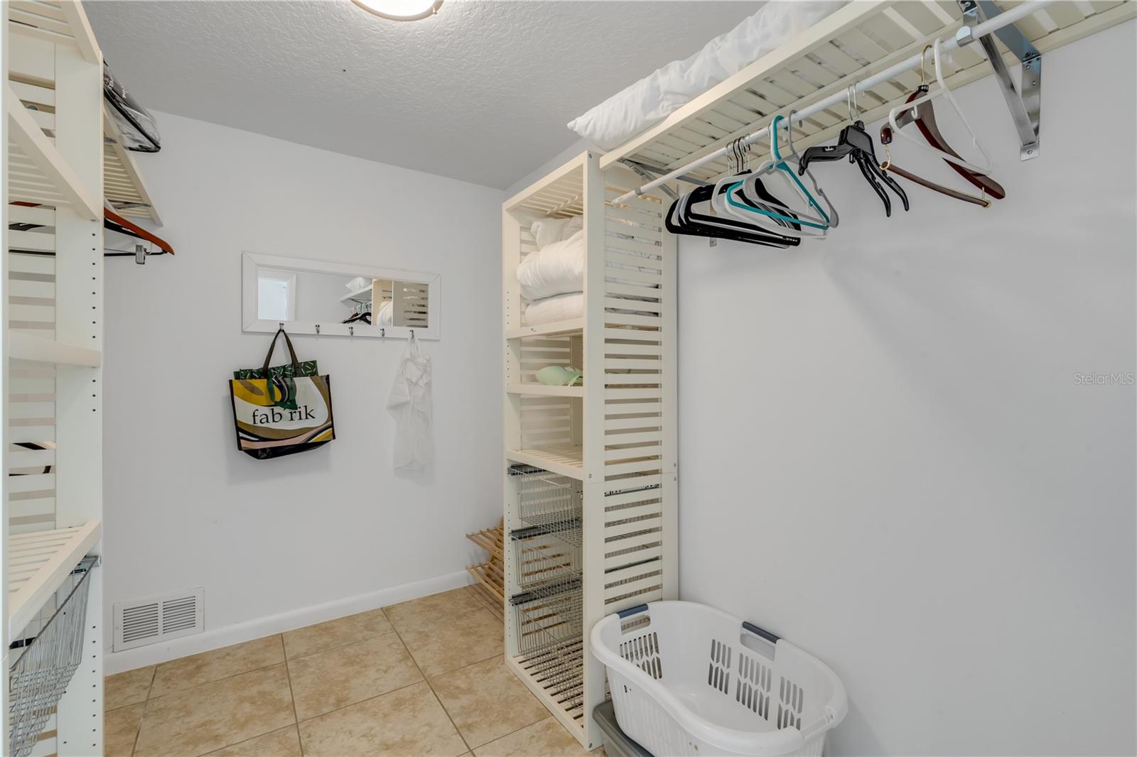 Image 42 of 76 For 905 Peninsula Avenue